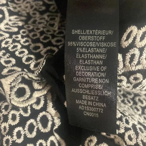 Adrianna Papell Scalloped Embroidered Hem Top in Black and Ivory Size XL - Picture 5 of 8